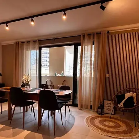 شقة Stylish 3 Bedroom Steps From Seafront Gzira