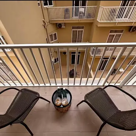 شقة Stylish 3 Bedroom Steps From Seafront Gzira