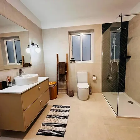 Stylish 3 Bedroom Steps From Seafront شقة Gzira