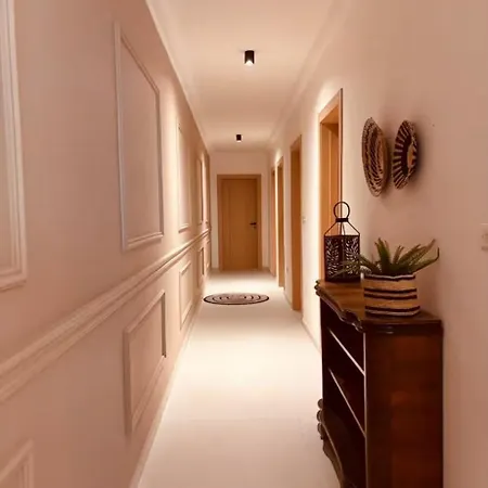 Stylish 3 Bedroom Steps From Seafront شقة Gzira