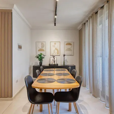 Apartment Stylish 3 Bedroom Steps From Seafront Gzira