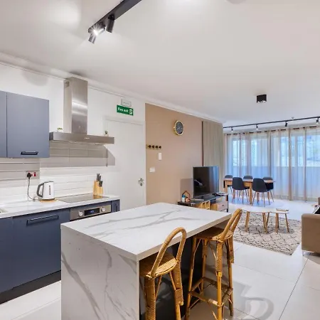 Stylish 3 Bedroom Steps From Seafront Apartment Gzira