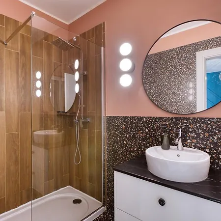 Apartment Stylish 3 Bedroom Steps From Seafront Gzira