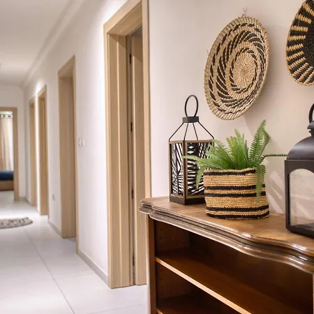 Stylish 3 Bedroom Steps From Seafront Apartment Gzira