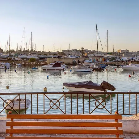 Stylish 3 Bedroom Steps From Seafront * Gzira
