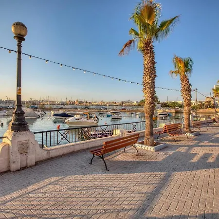 Stylish 3 Bedroom Steps From Seafront * Gzira